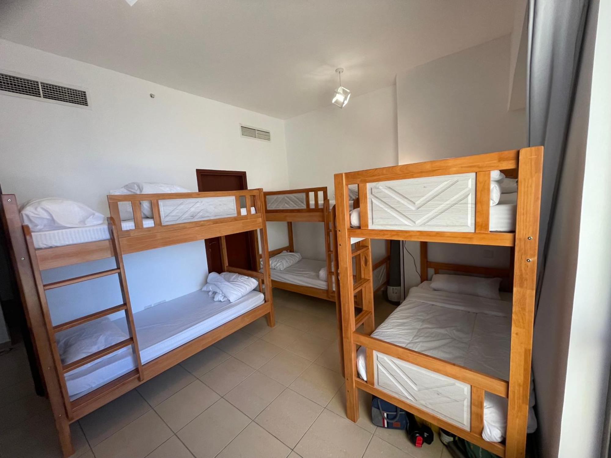 Seaview Beach Hostel Jbr - Walk To Beach - Gym - Pool - Metro Station 두바이 외부 사진