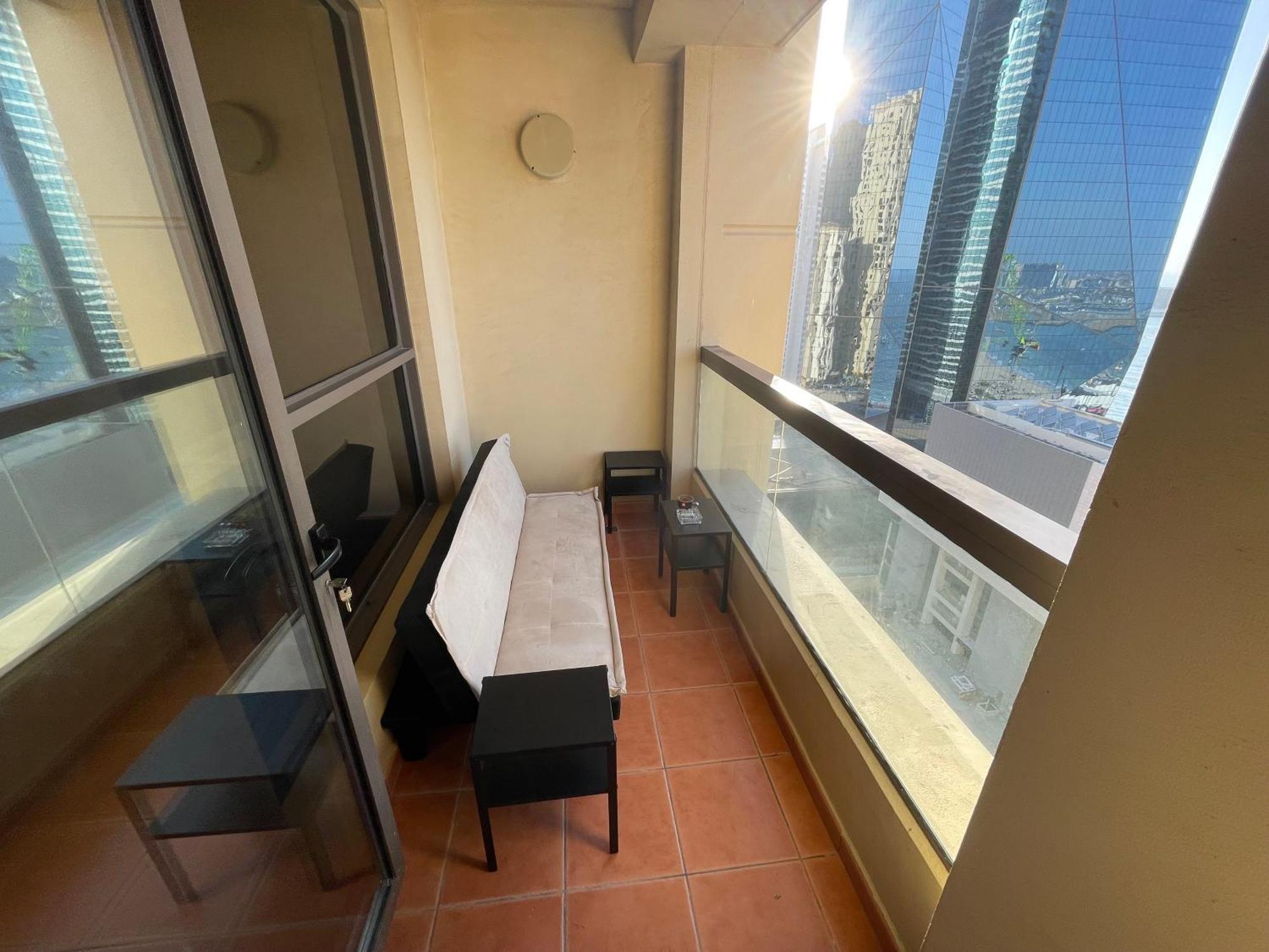 Seaview Beach Hostel Jbr - Walk To Beach - Gym - Pool - Metro Station 두바이 외부 사진
