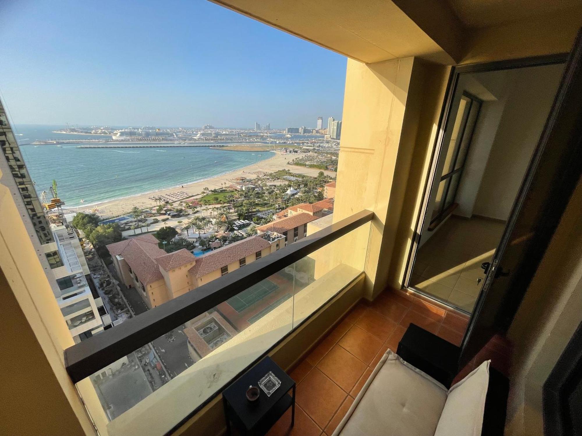 Seaview Beach Hostel Jbr - Walk To Beach - Gym - Pool - Metro Station 두바이 외부 사진