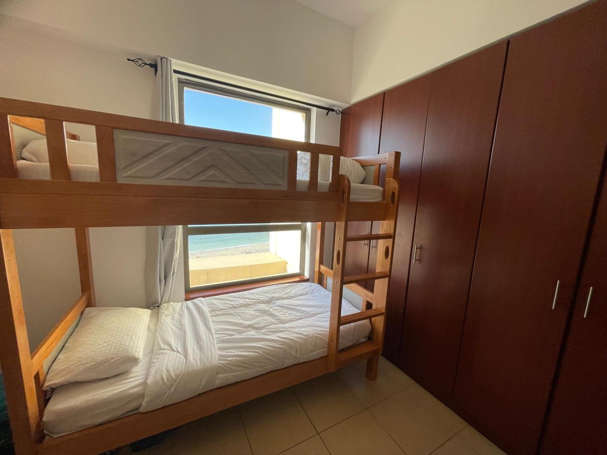 Seaview Beach Hostel Jbr - Walk To Beach - Gym - Pool - Metro Station 두바이 외부 사진