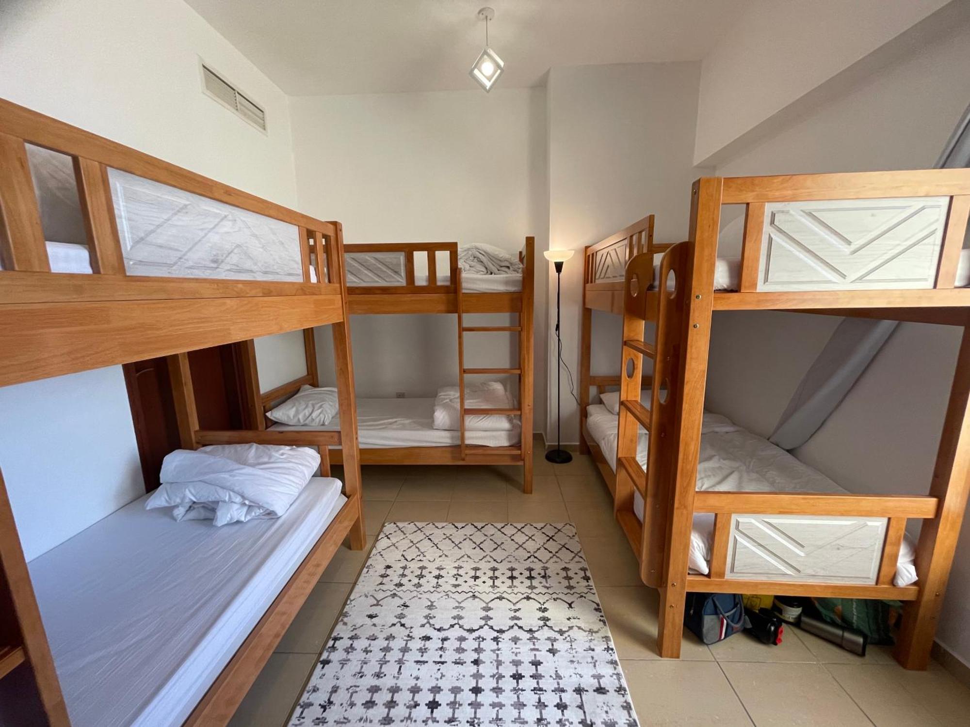 Seaview Beach Hostel Jbr - Walk To Beach - Gym - Pool - Metro Station 두바이 외부 사진