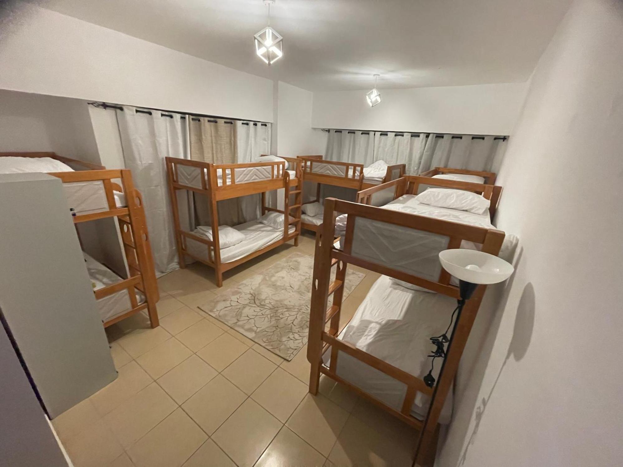 Seaview Beach Hostel Jbr - Walk To Beach - Gym - Pool - Metro Station 두바이 외부 사진