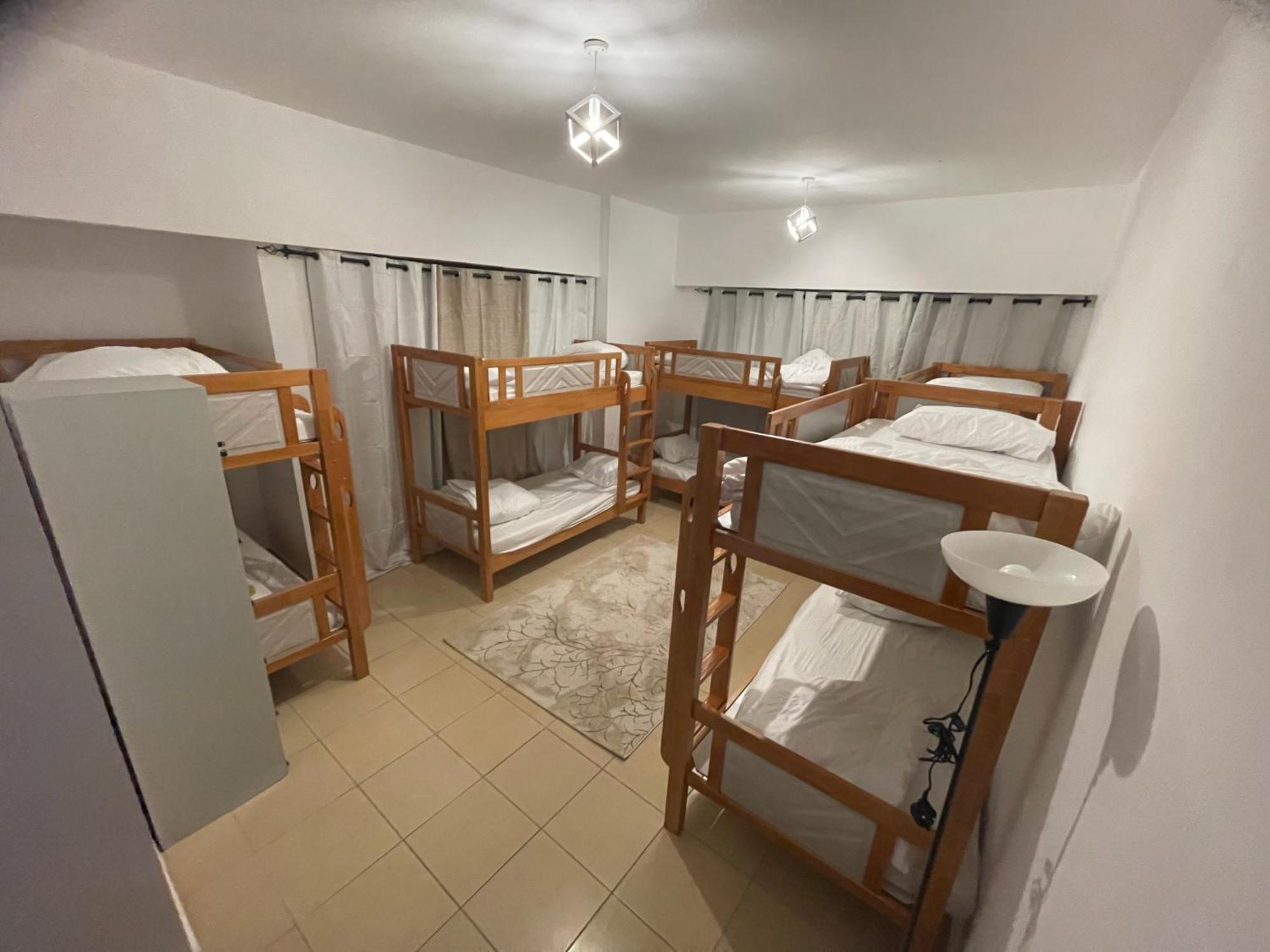 Seaview Beach Hostel Jbr - Walk To Beach - Gym - Pool - Metro Station 두바이 외부 사진
