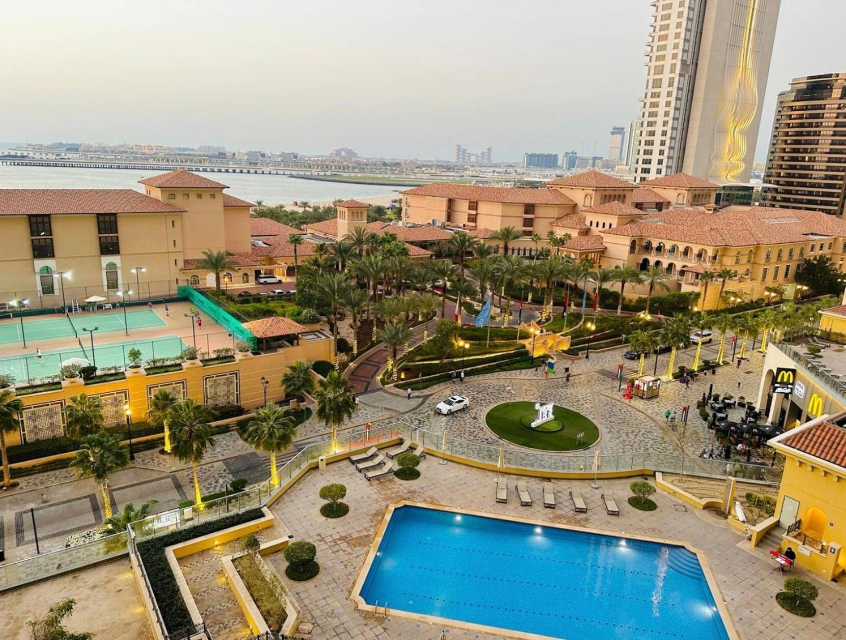 Seaview Beach Hostel Jbr - Walk To Beach - Gym - Pool - Metro Station 두바이 외부 사진