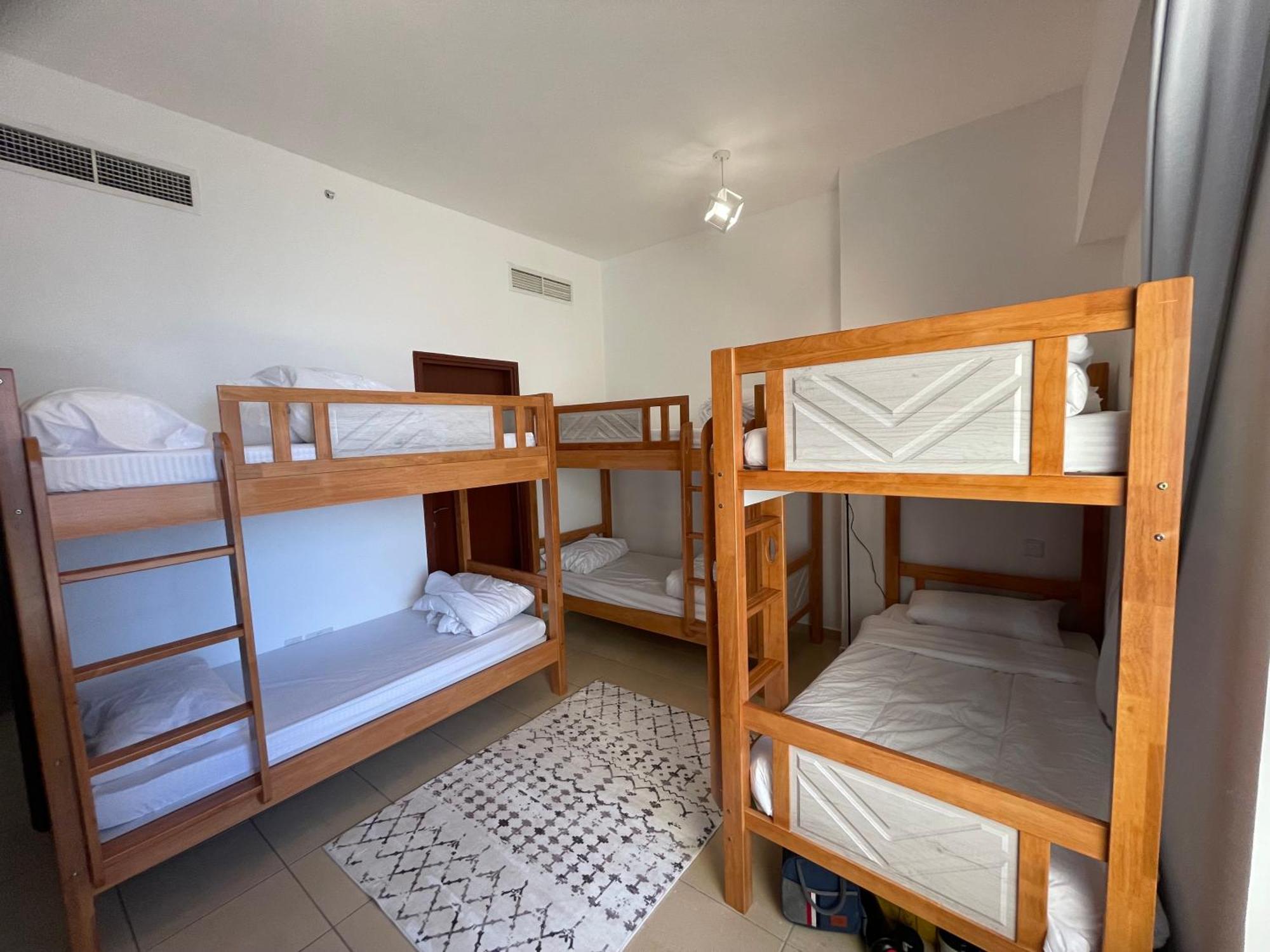 Seaview Beach Hostel Jbr - Walk To Beach - Gym - Pool - Metro Station 두바이 외부 사진