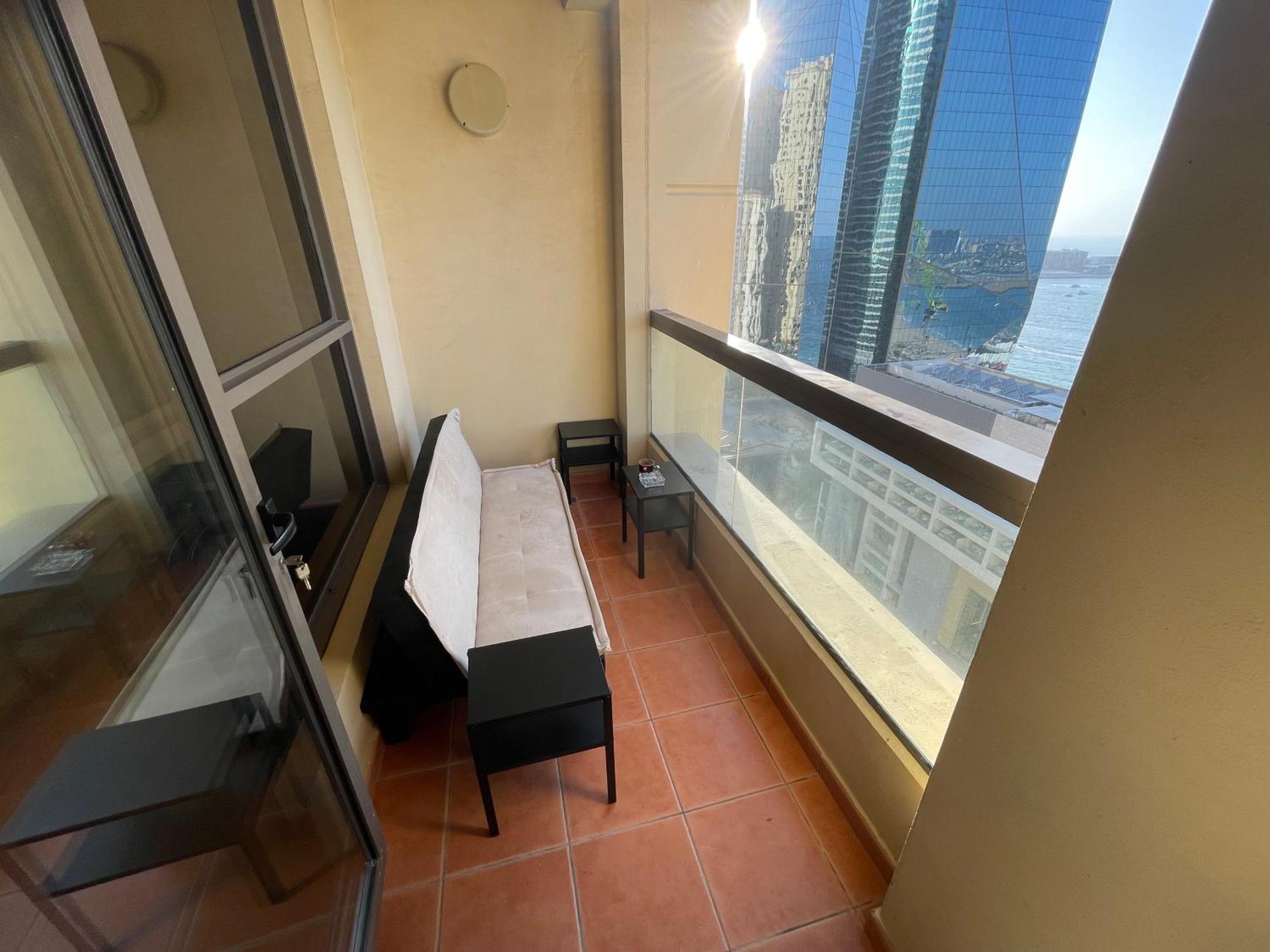 Seaview Beach Hostel Jbr - Walk To Beach - Gym - Pool - Metro Station 두바이 외부 사진