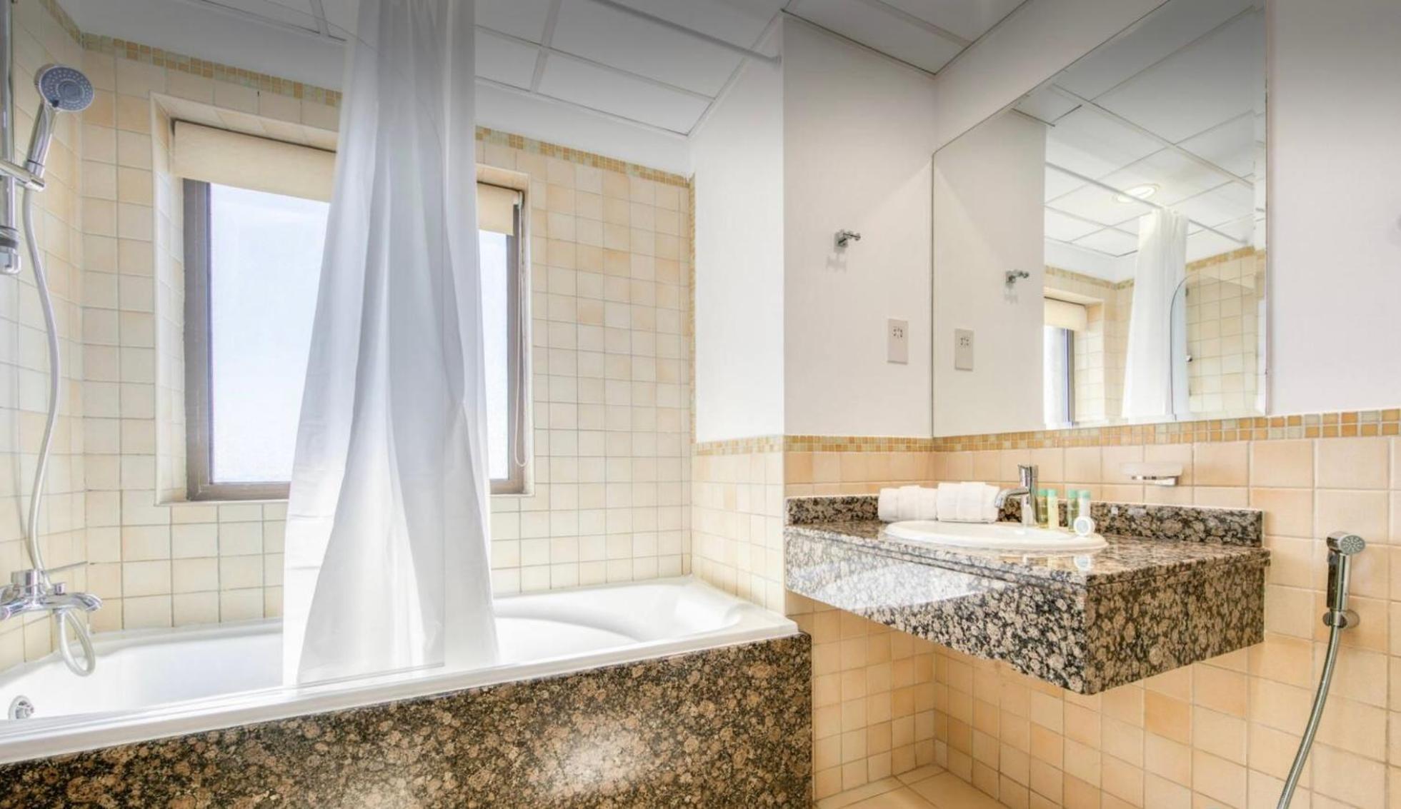 Seaview Beach Hostel Jbr - Walk To Beach - Gym - Pool - Metro Station 두바이 외부 사진